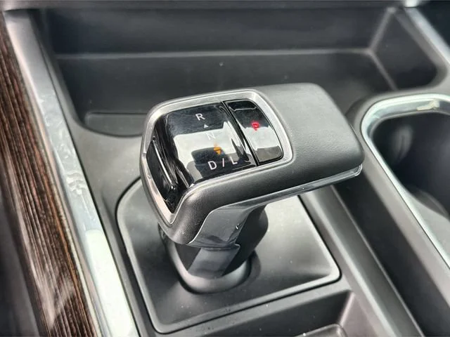 Used 2024 Summit White GMC Elevation image 15