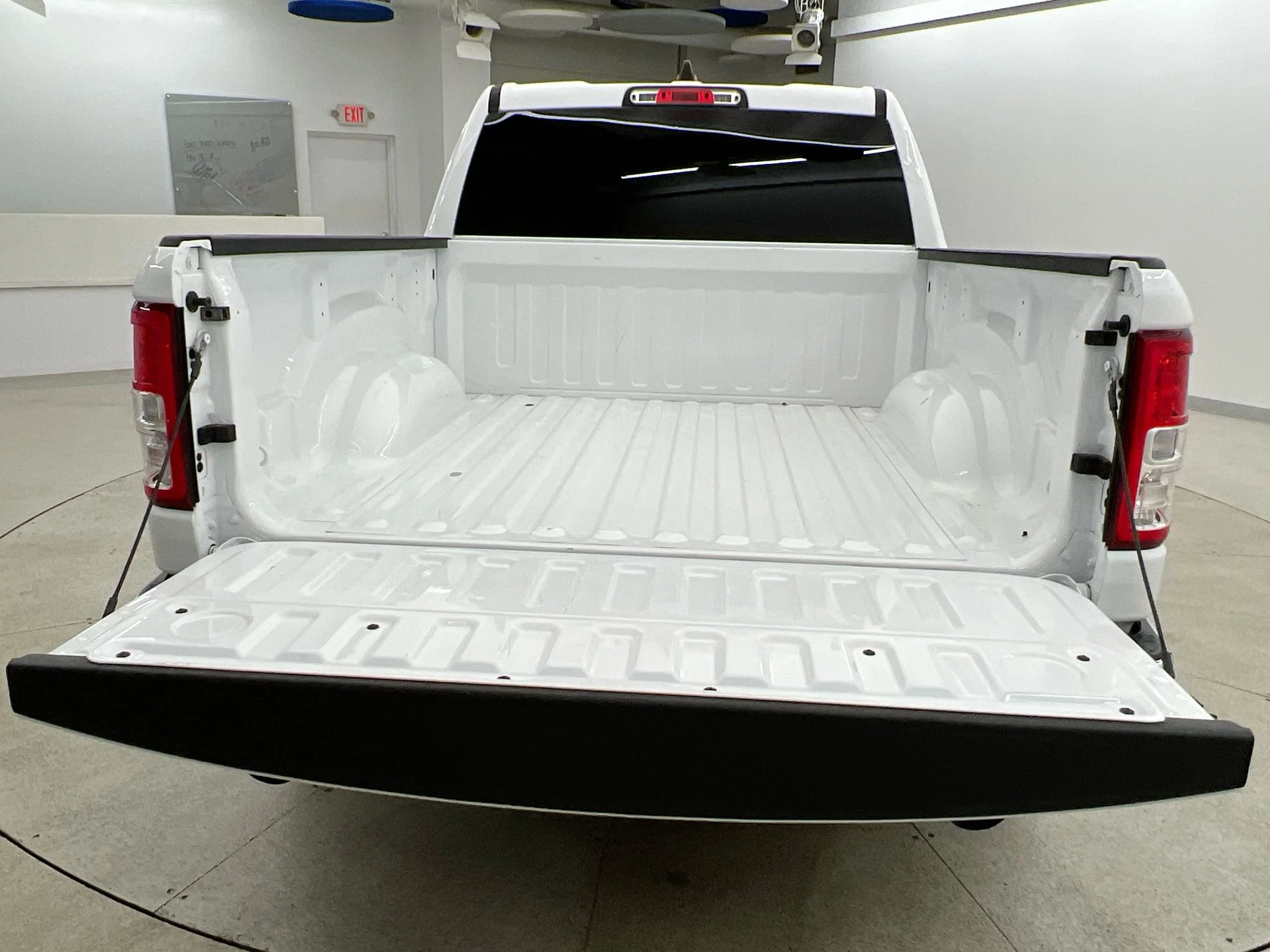 Used 2023 White Ram Big Horn/Lone Star image 37