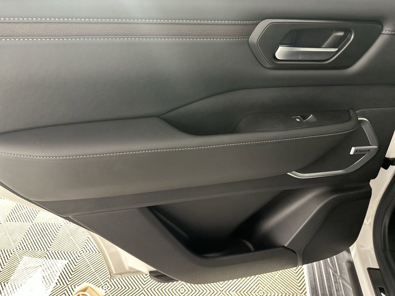 2025 Nissan Armada Platinum - Photo 30