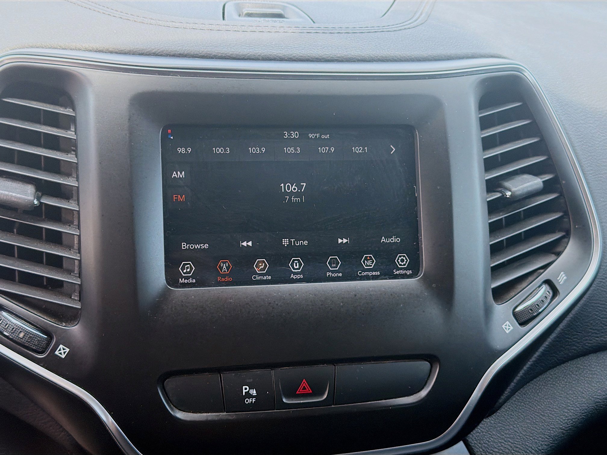 Used 2019 Bright White Clearcoat Jeep Latitude image 11