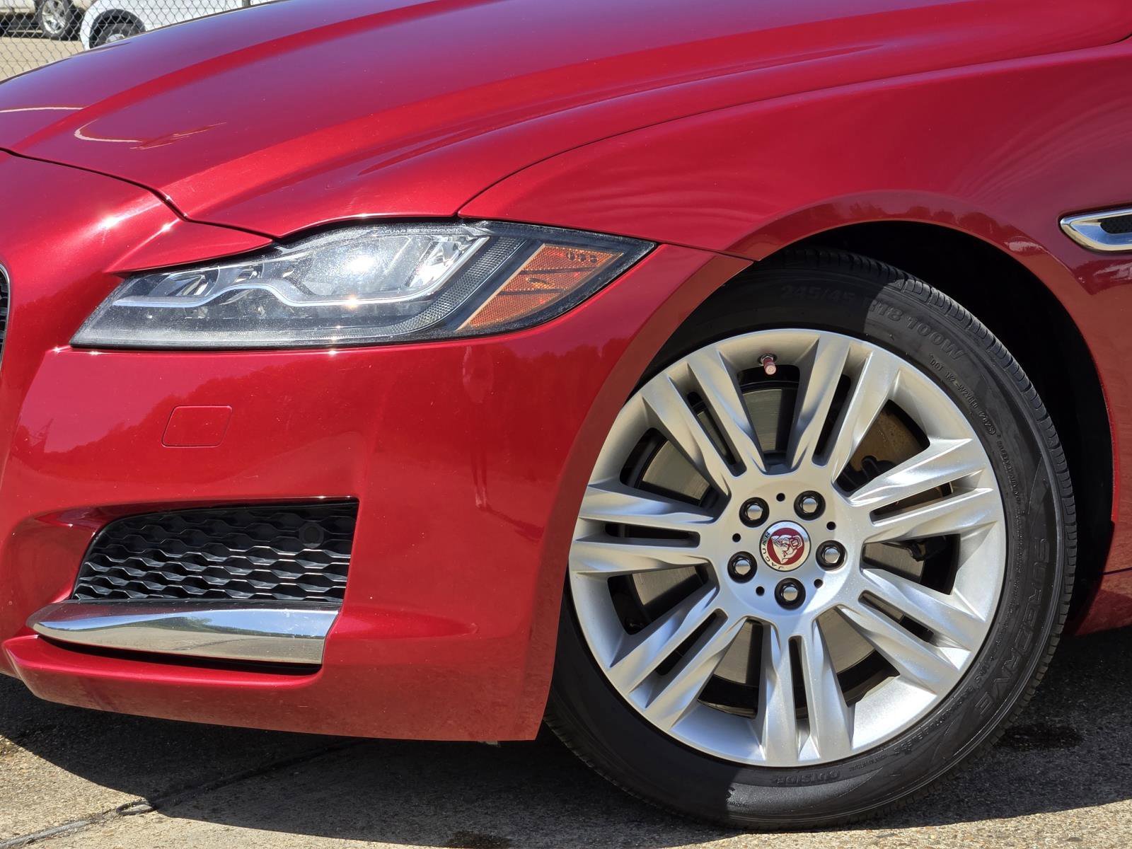 Used 2017  Jaguar 35t Premium image 7