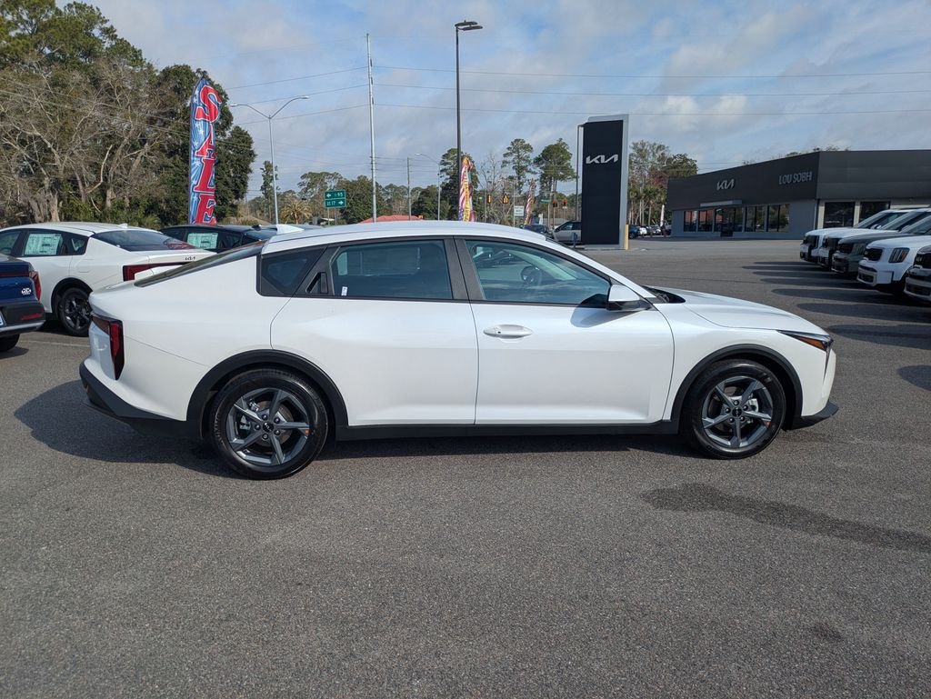New 2026 Snow White Pearl Kia LXS image 3