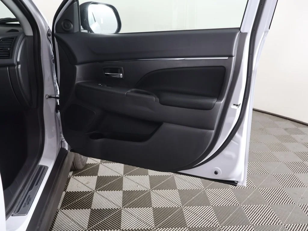 New 2027 White Mitsubishi 2.0 ES AWC image 20