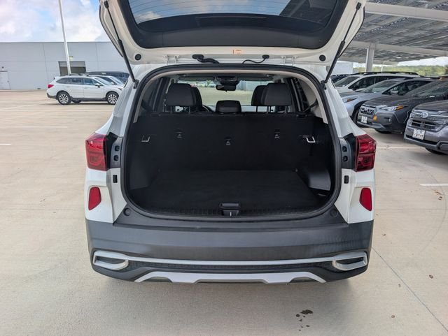 Used 2022 White Kia EX image 29