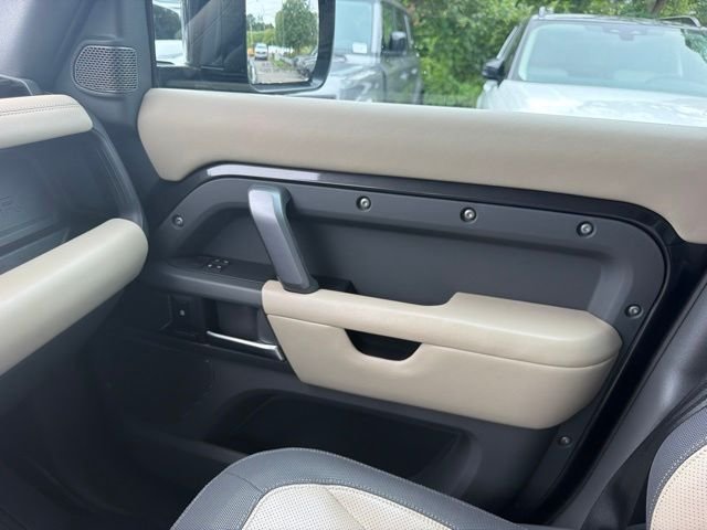 Used 2022 Gray Land Rover X-Dynamic HSE image 16