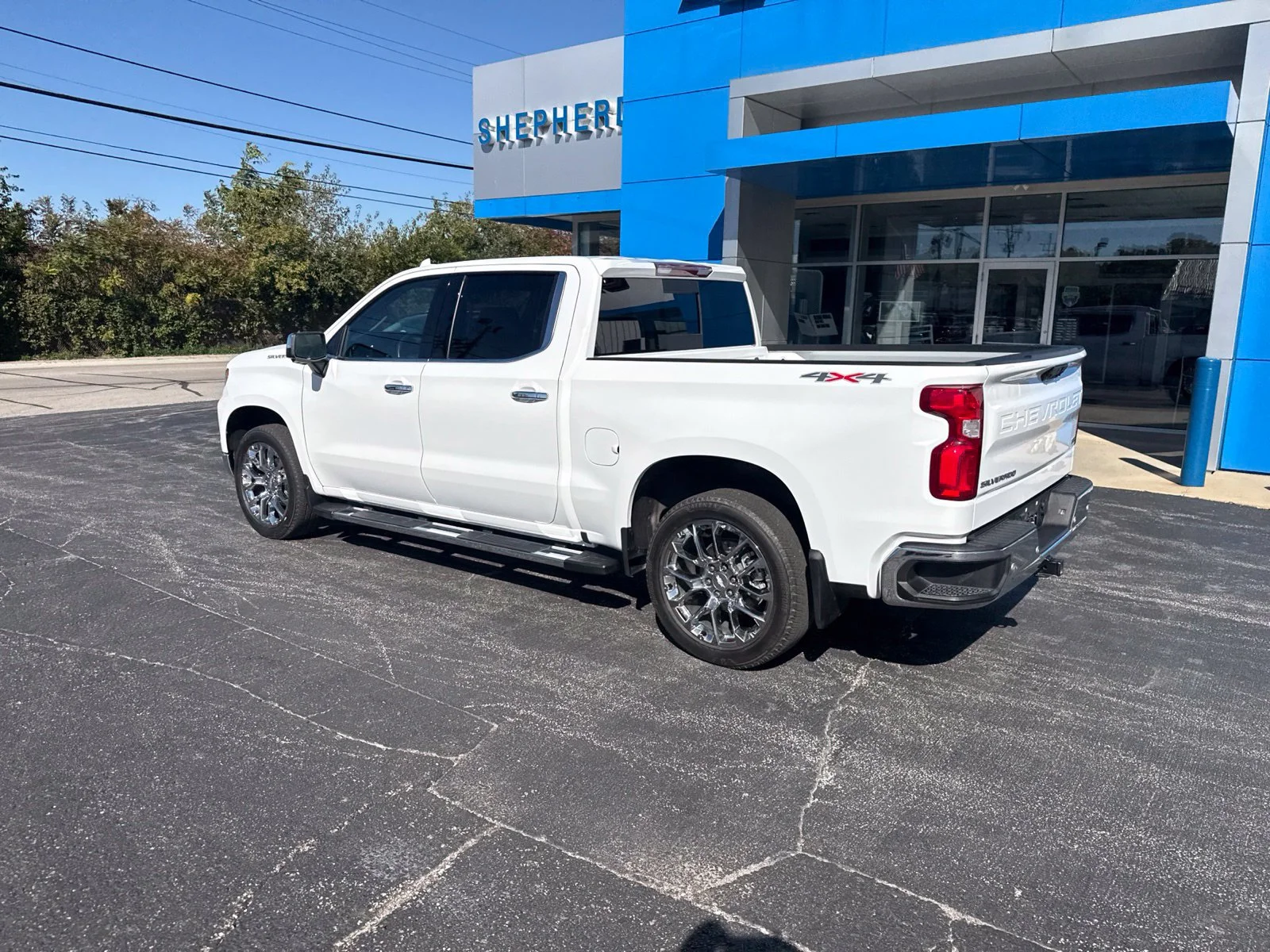 Used 2025 Summit White Chevrolet LTZ image 6