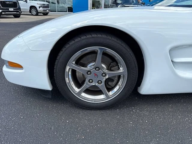 Used 2004 Arctic White Chevrolet  image 30