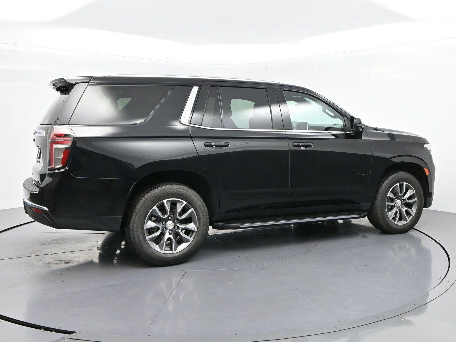 Used 2023 BLACK Chevrolet LT image 8