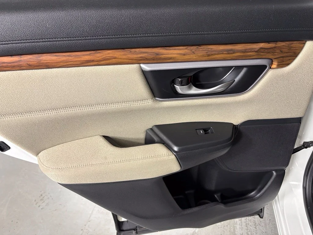 Used 2017  Honda EX image 32
