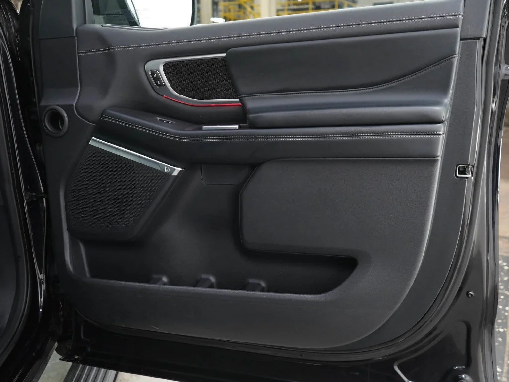 Used 2025 Agate Black Metallic Ford Platinum image 9