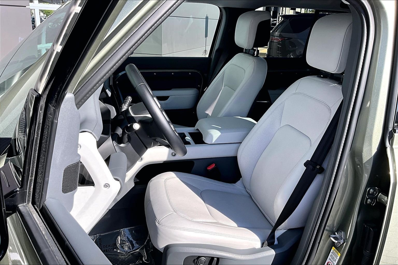 Used 2025 Green Land Rover X-Dynamic SE image 25