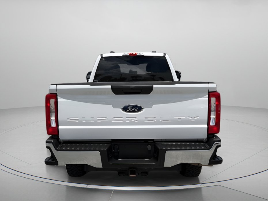 Used 2023 Oxford White Ford XLT image 4