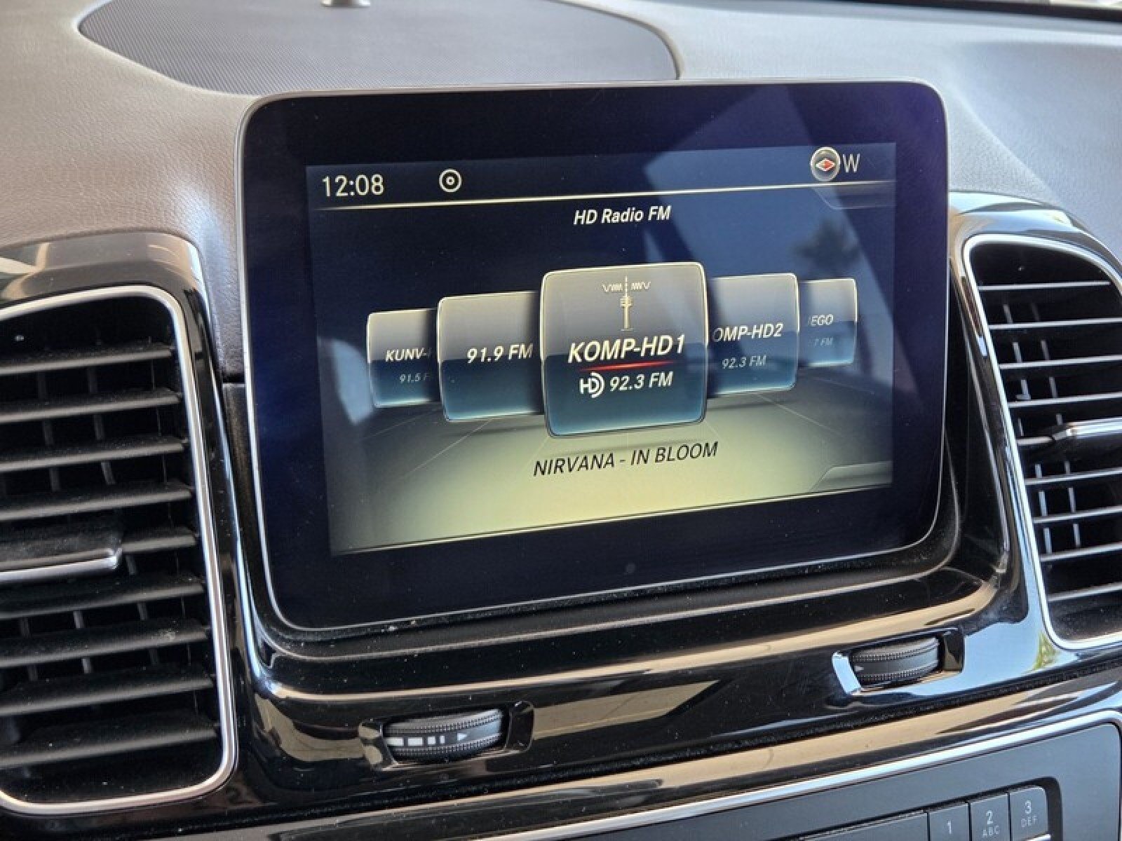 Used 2016 Polar White Mercedes-Benz GLE 350 image 28