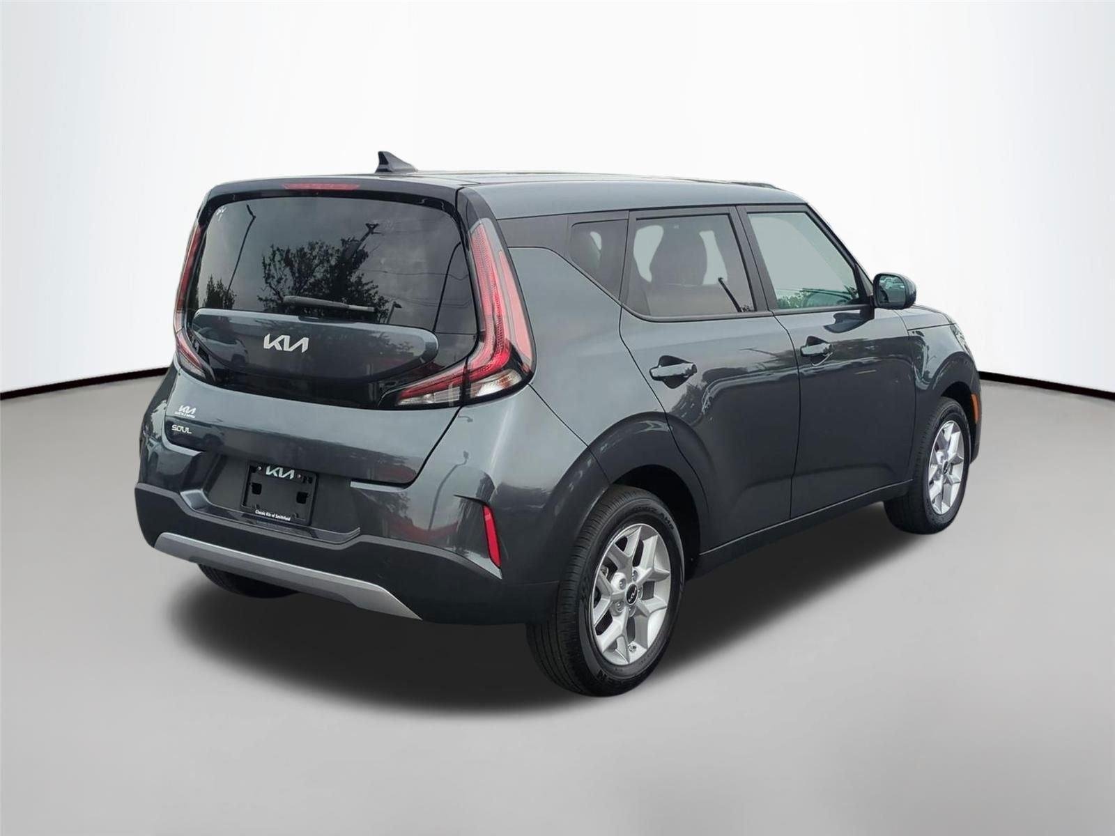 Used 2025 Gravity Gray Kia LX image 9