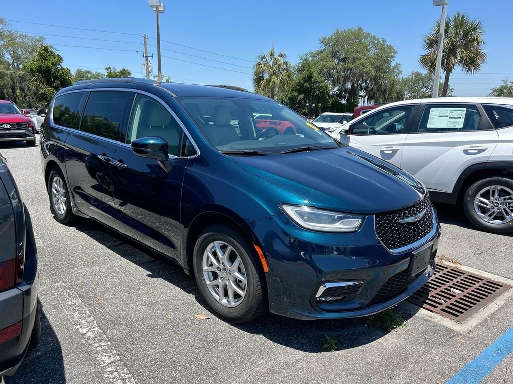 2021 Chrysler Pacifica Touring L's photo