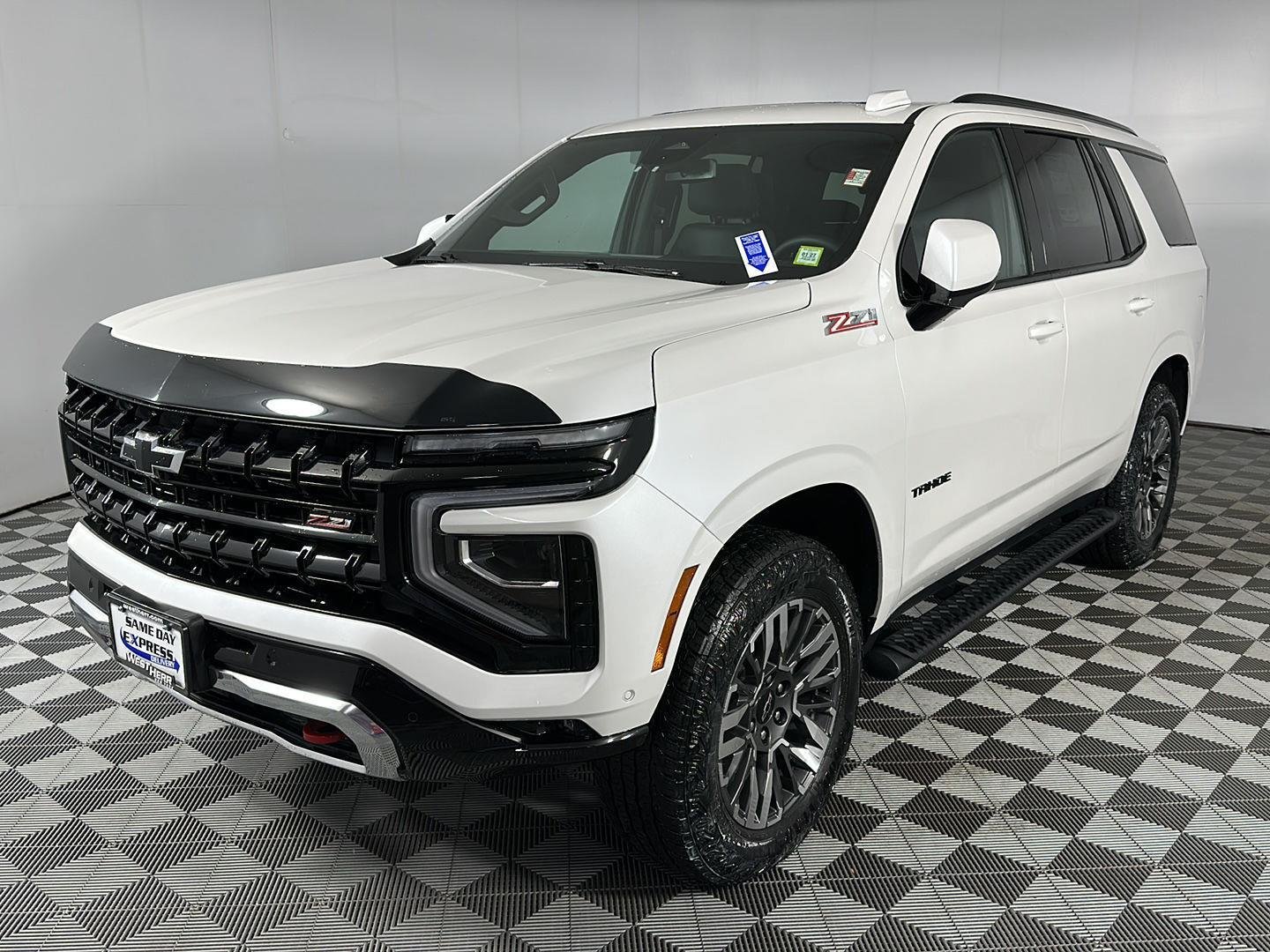 Used 2025 Iridescent Pearl Tricoat Chevrolet Z71 image 18