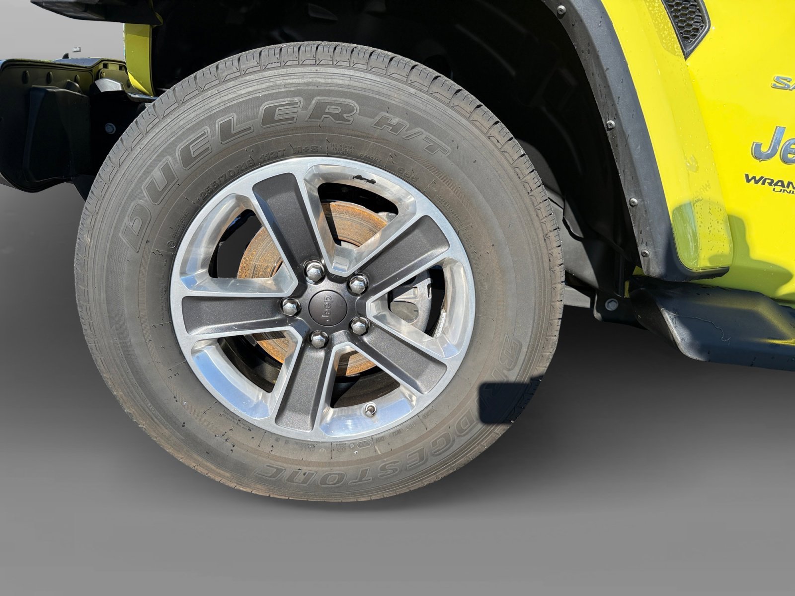 Used 2022 High Velocity Clearcoat Jeep Unlimited Sahara image 9