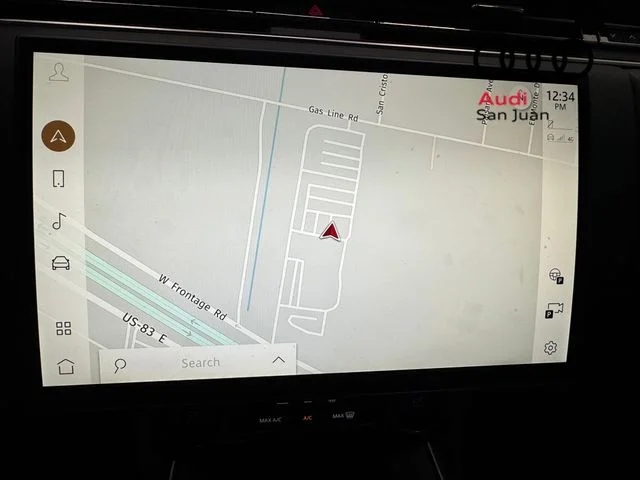 Used 2023 White Land Rover SE image 18