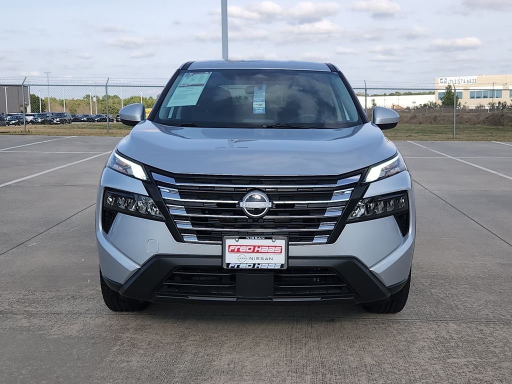 Used 2025 Silver Nissan SV image 9