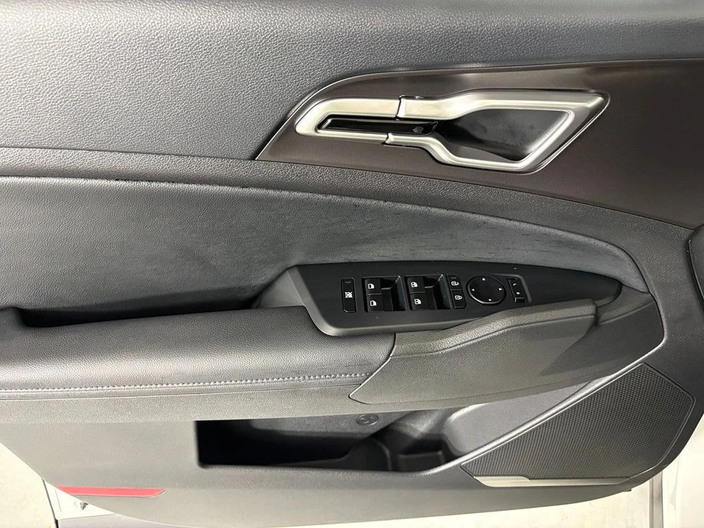 New 2027 White Kia EX image 19