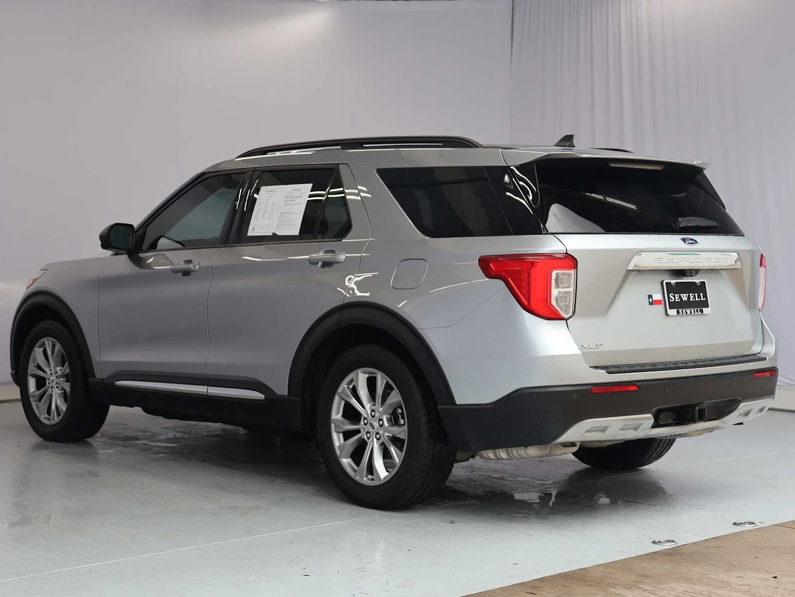 Used 2021 Iconic Silver Metallic Ford XLT image 8
