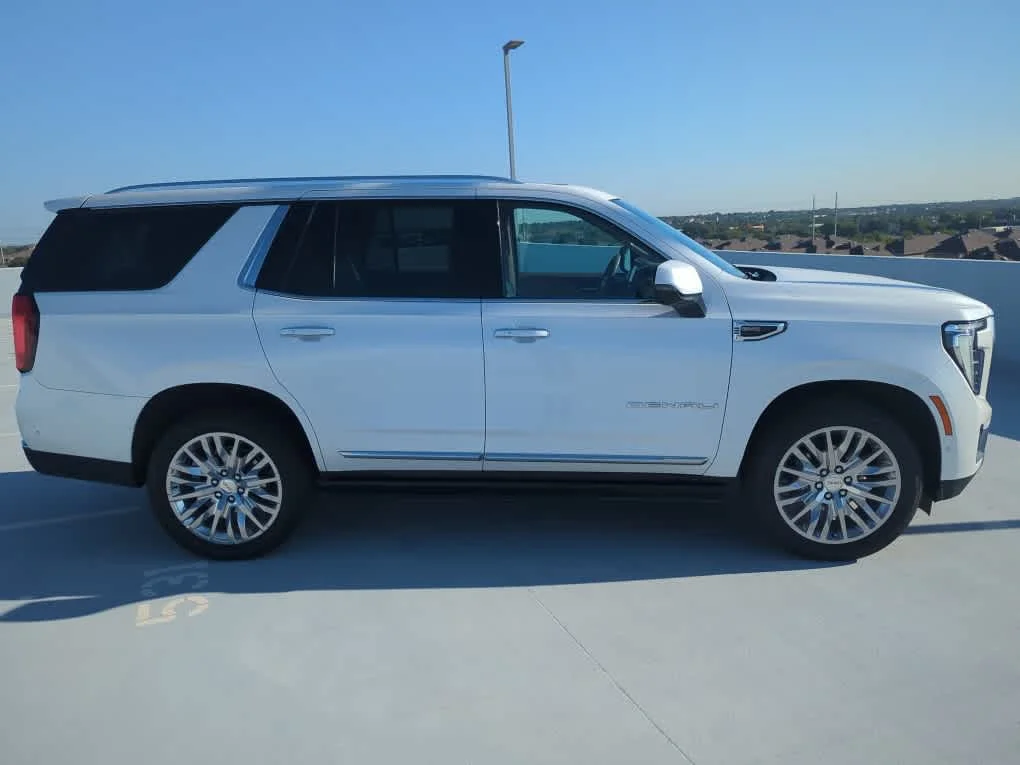 Used 2025 White Frost Tricoat GMC Denali image 8