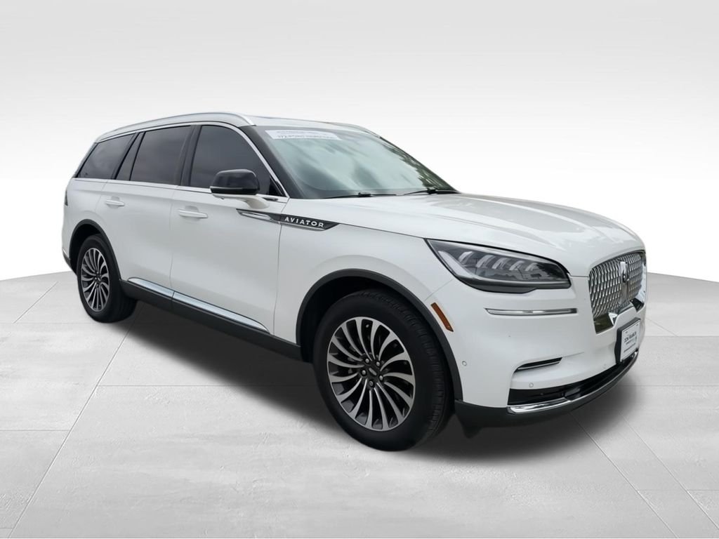 Used 2023 White Lincoln Reserve image 3