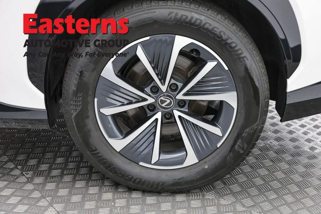 Used 2023 White Lexus 450e Premium image 32