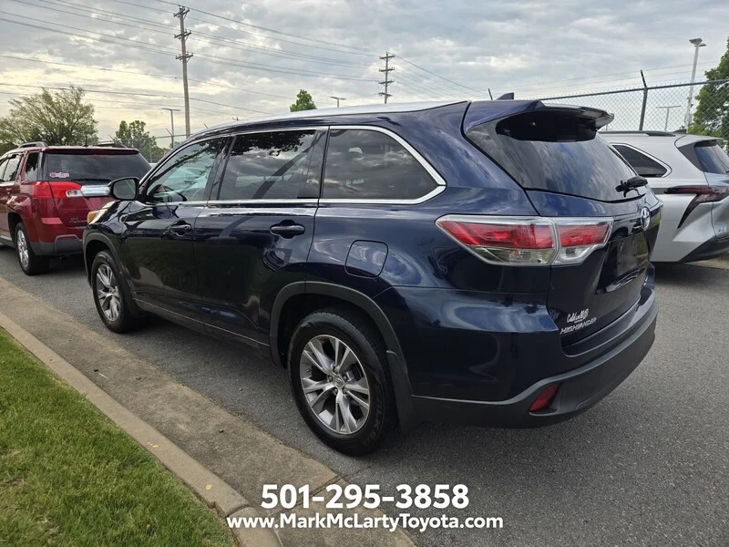 Used 2015 BLUE TOYOTA AWD 4DR V6 XLE image 7
