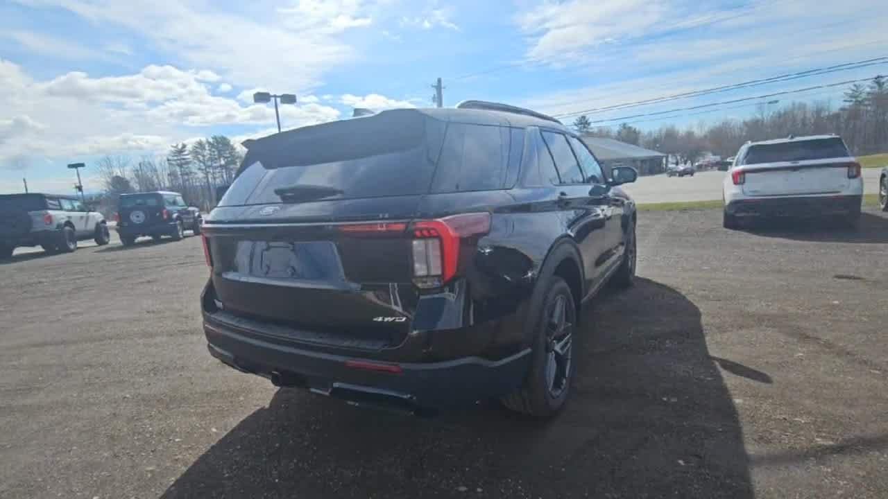 New 2026 Agate Black Metallic Ford ST-Line image 8