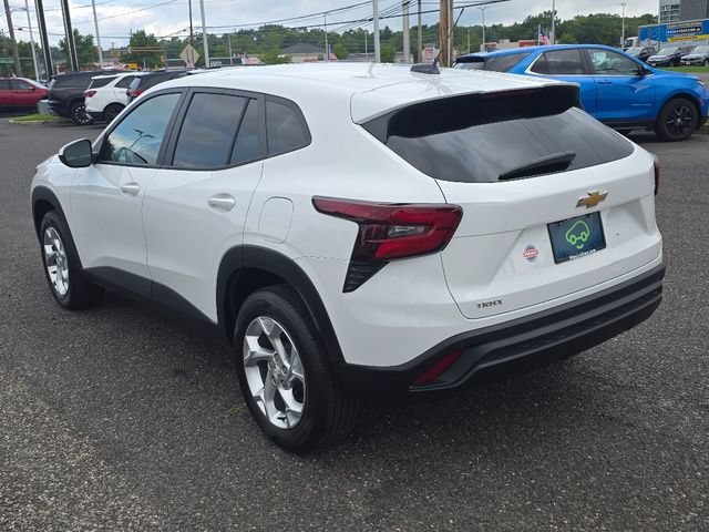 Used 2024 Summit White Chevrolet LS image 15