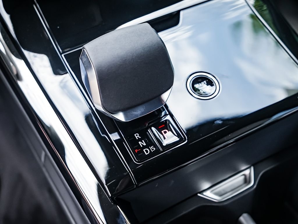 New 2026 Black Land Rover Dynamic SE image 14