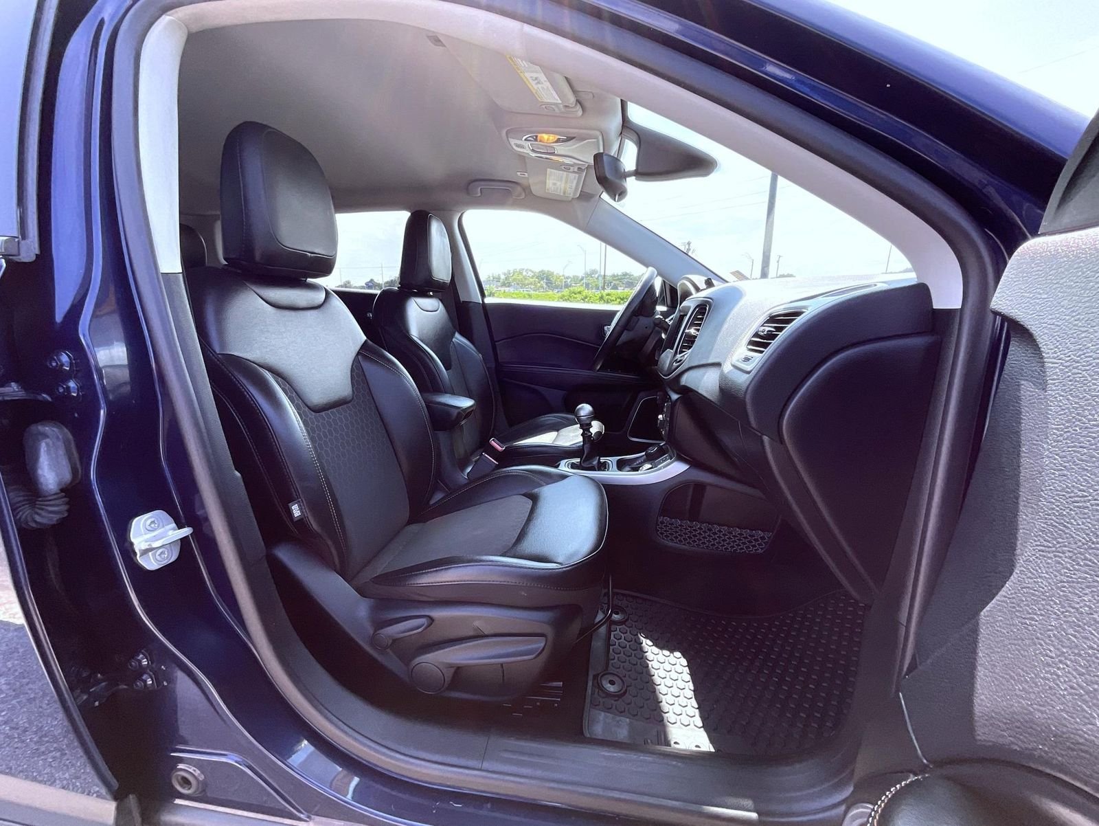 Used 2019 Blue Jeep Latitude image 15