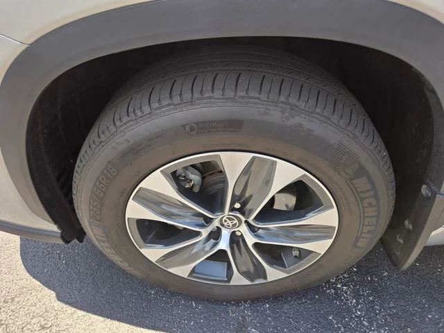 Used 2024 Silver Toyota XLE image 26