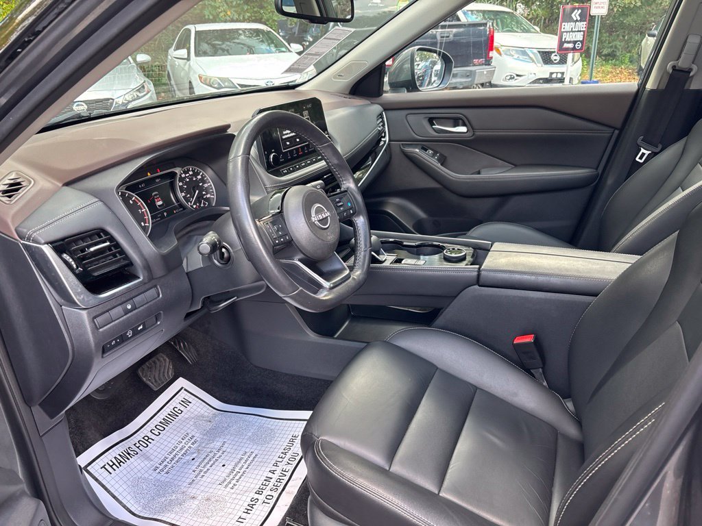 Used 2023 Gray Nissan SL image 9