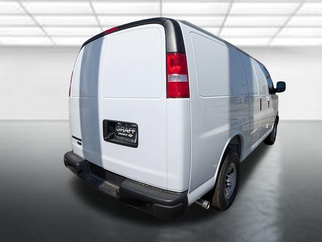 New 2026 Summit White Chevrolet WT image 21