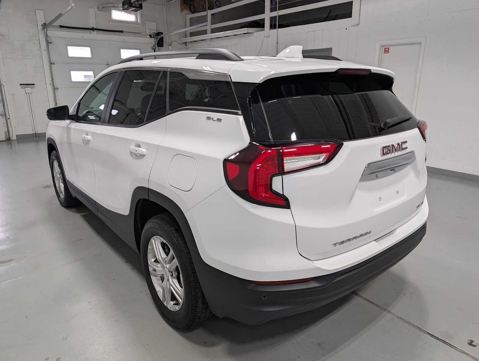 Used 2023 Summit White GMC SLE image 9