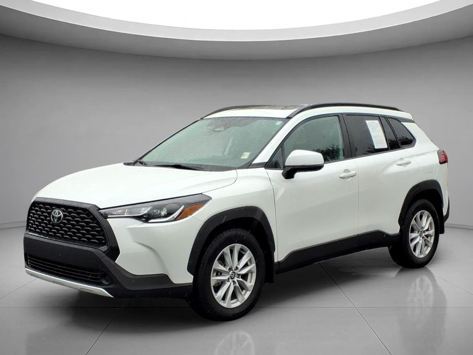 Used 2024 Wind Chill Pearl Toyota LE image 1