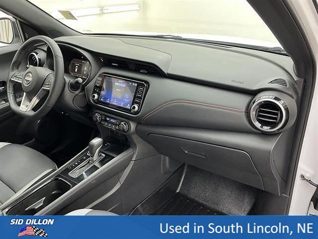 Used 2022 Aspen White Tricoat/Super Black Nissan SR image 22