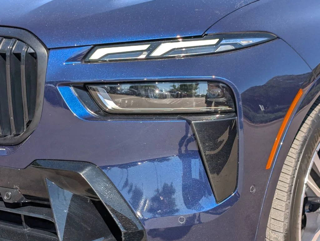 Used 2025 Blue BMW xDrive40i image 10