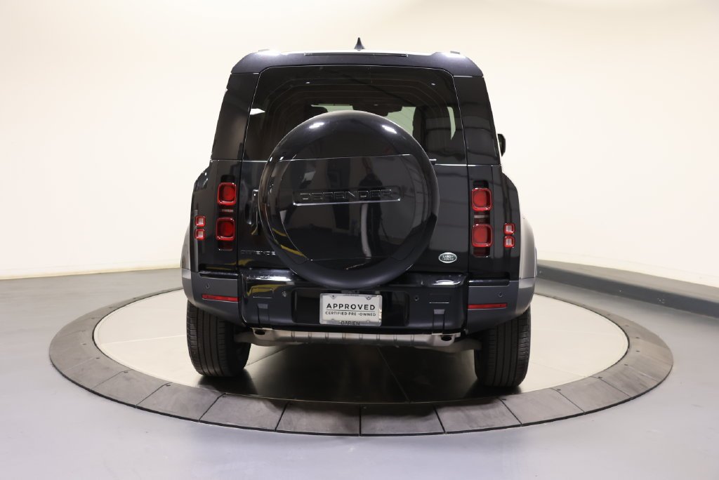 Used 2023 Santorini Black Metallic Land Rover S image 4