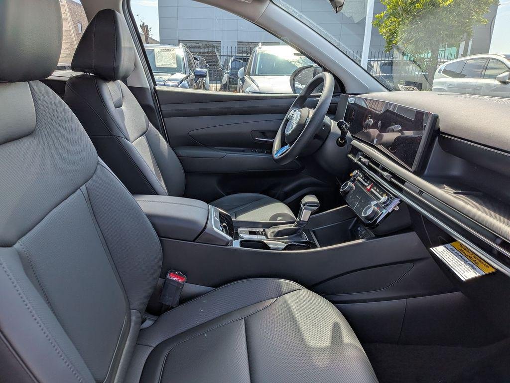 New 2026 White Hyundai SEL Plus FWD image 31