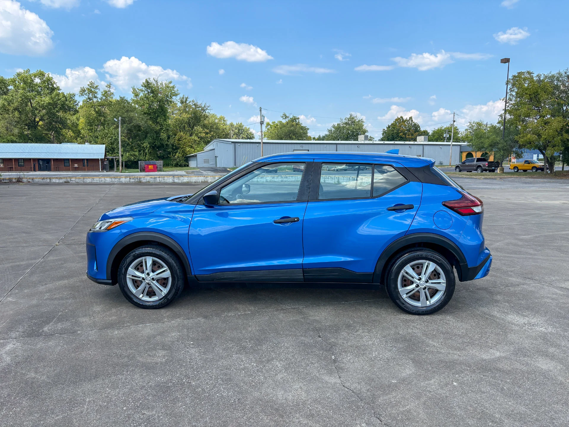 Used 2021 Blue Nissan S image 7