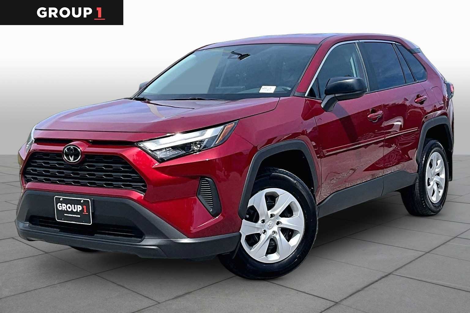 2025 Toyota RAV4 LE AWD's photo
