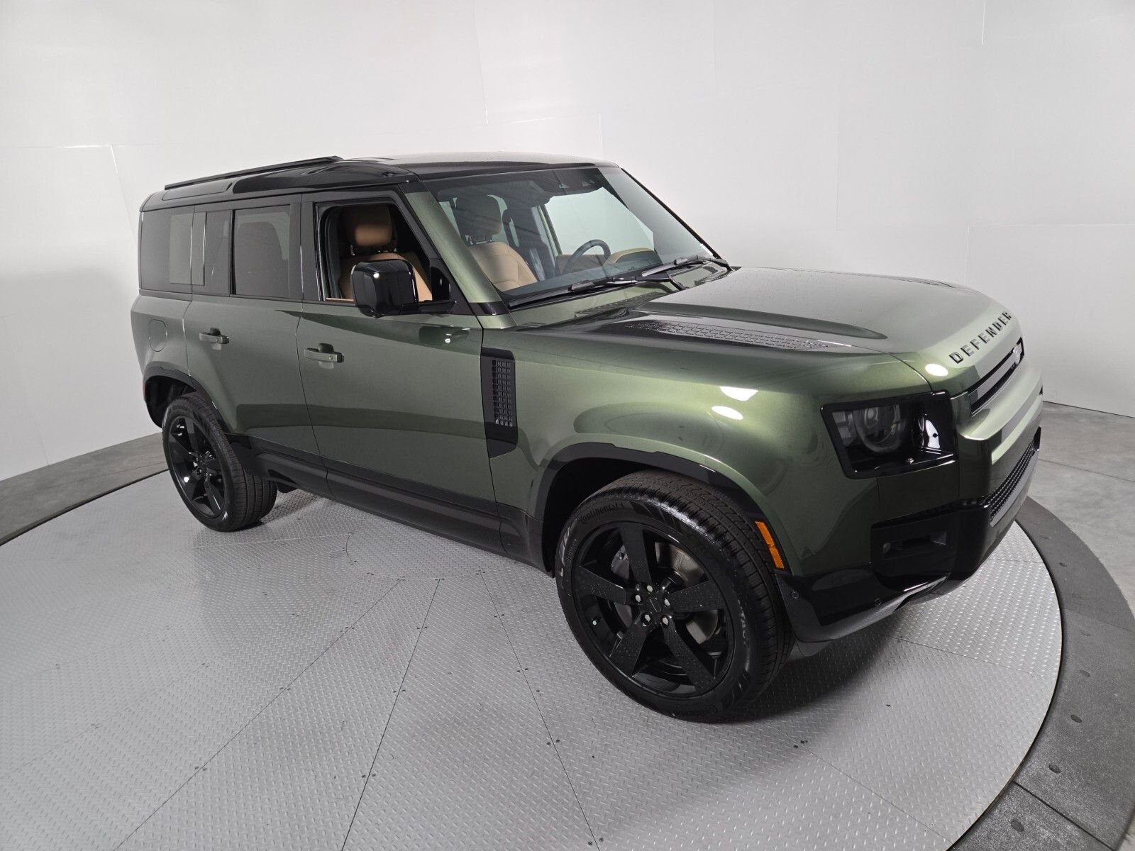 New 2026 Woolstone Green Land Rover X-Dynamic SE image 16
