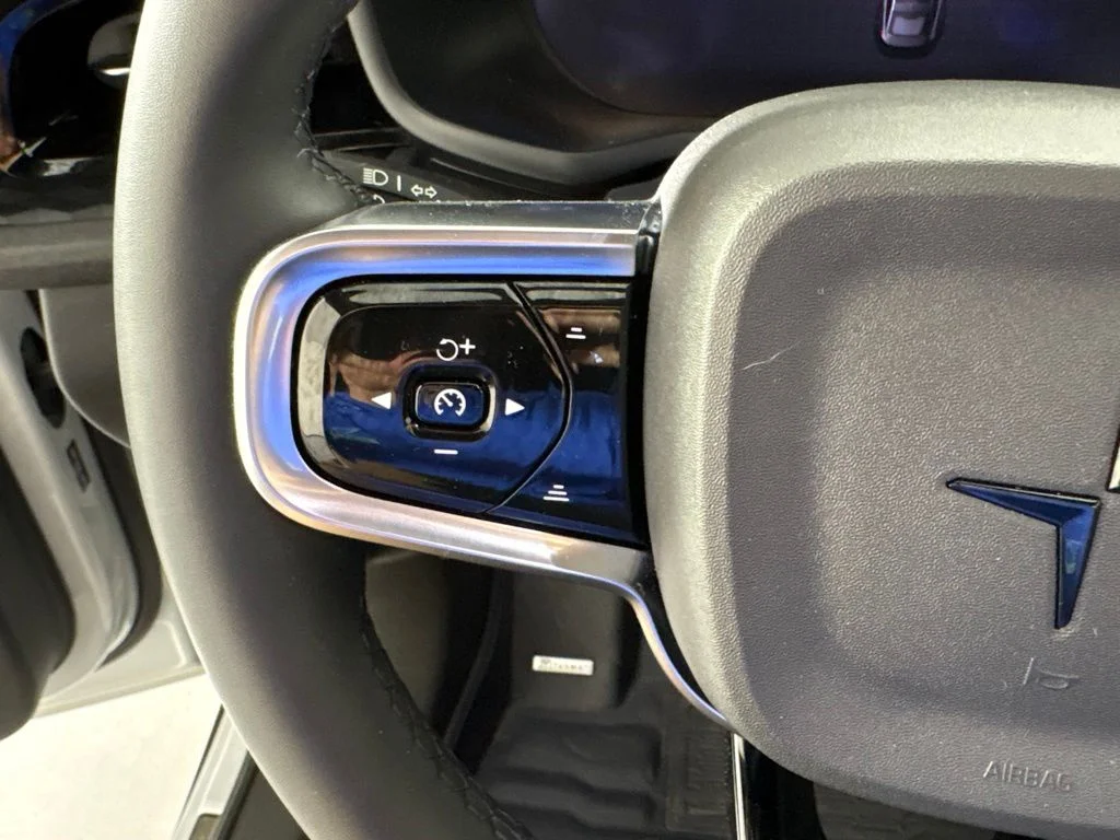 Used 2023 White Polestar Long Range Dual Motor Performance image 29