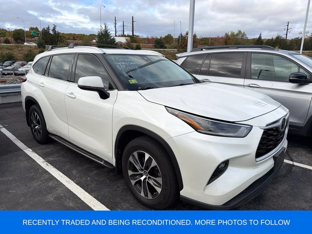 Used 2021 Blizzard Pearl Toyota XLE image 1