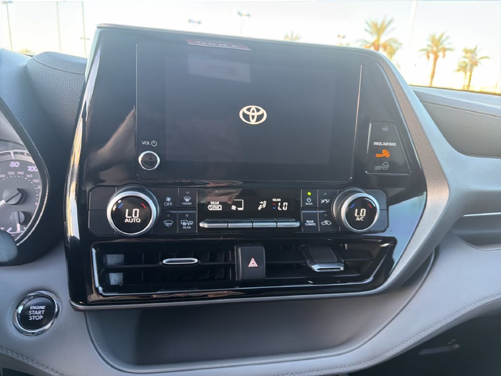 2023 Toyota Highlander L - Photo 19