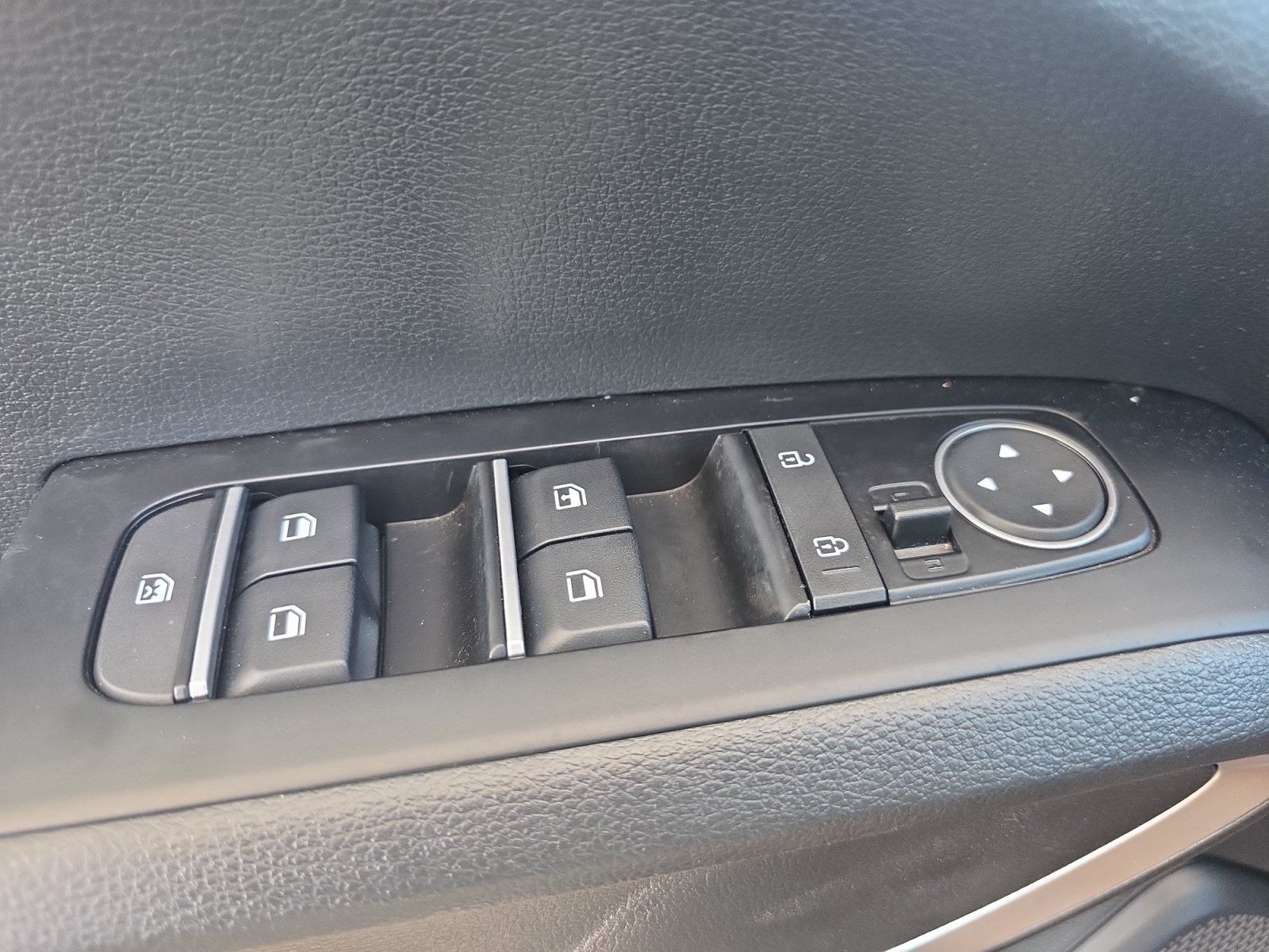 Certified Used 2025 Steel Gray Kia LX image 26