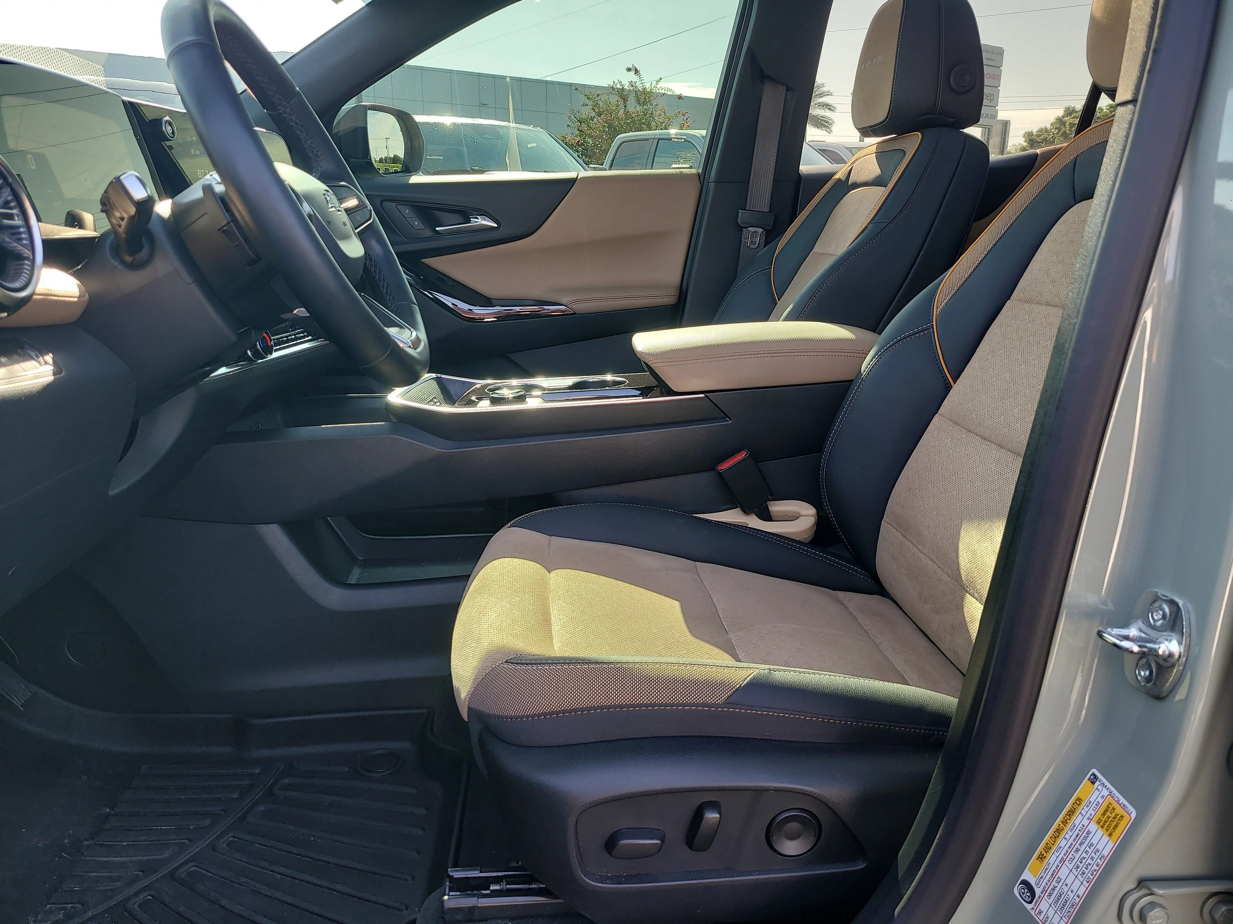 Used 2025 Cacti Green Chevrolet AWD ACTIV image 17